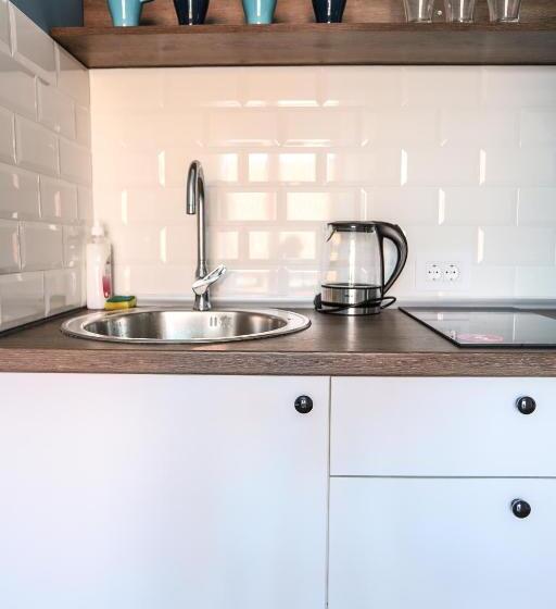 اتاق استاندارد چهار تخته, Mom`s House