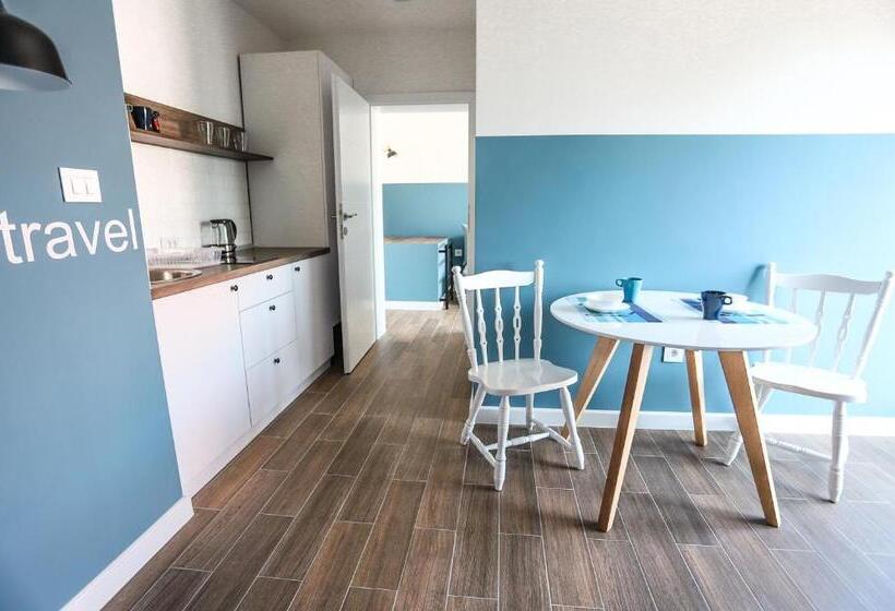 اتاق استاندارد چهار تخته, Mom`s House