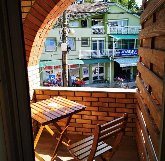 اتاق لوکس با بالکن, Mom`s House