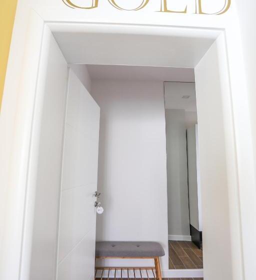 اتاق لوکس با بالکن, Mom`s House