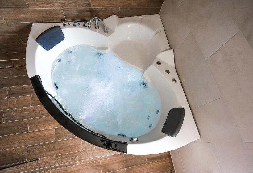 اتاق لوکس با بالکن, Mom`s House