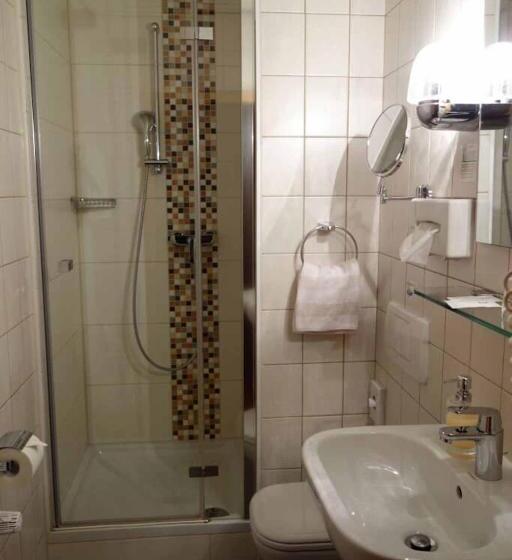 غرفة دور أخير, Bayerischer Hof