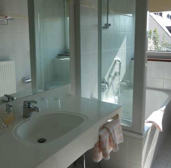 Семейный Номер, Bayerischer Hof