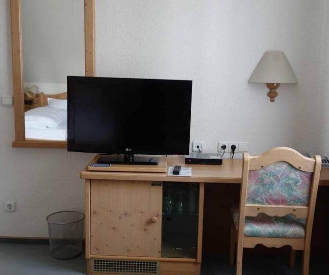 غرفة عائلية, Bayerischer Hof