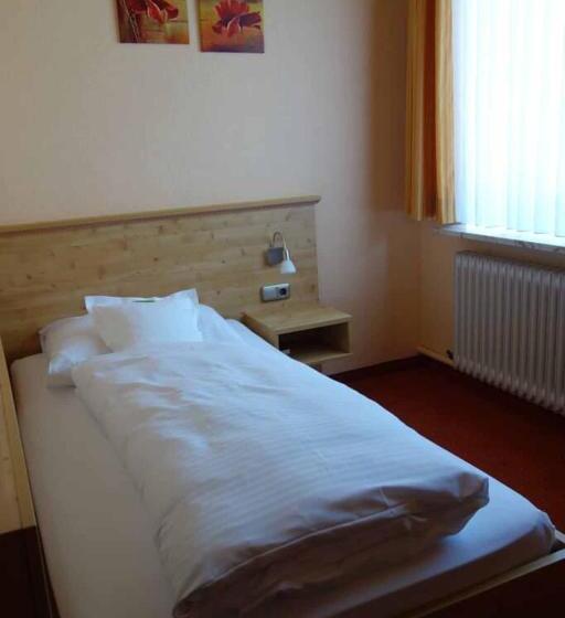 标准单人间, Bayerischer Hof