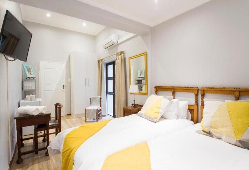 Номер Deluxe, @abelia Guest House