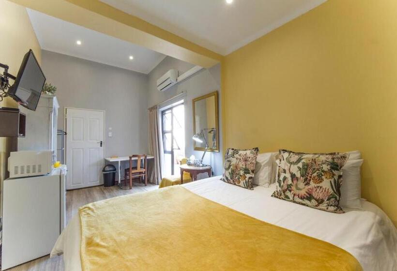 Номер Deluxe, @abelia Guest House