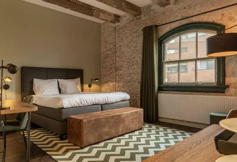 Superior-huone, Onderwijshotel De Rooi Pannen Breda