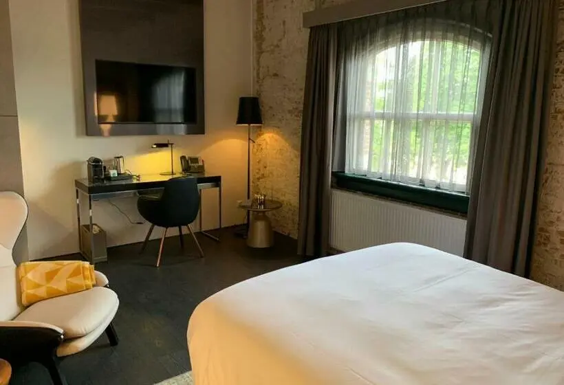 Superior-huone, Onderwijshotel De Rooi Pannen Breda
