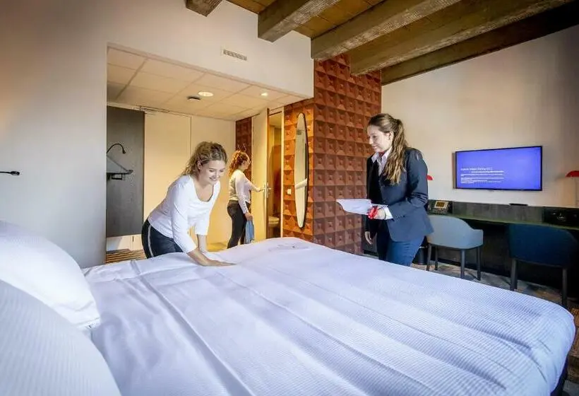 Superior-huone, Onderwijshotel De Rooi Pannen Breda