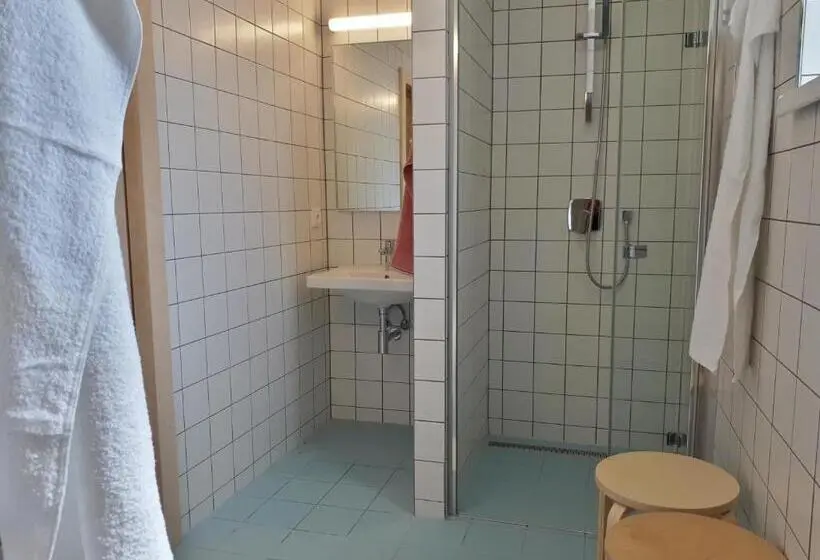 ルームシェアのワンベッド, Cmyk ústí Nad Labem