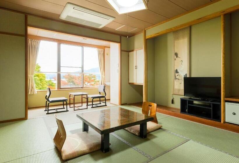 חדר סטנדרט לארבעה, Omiya