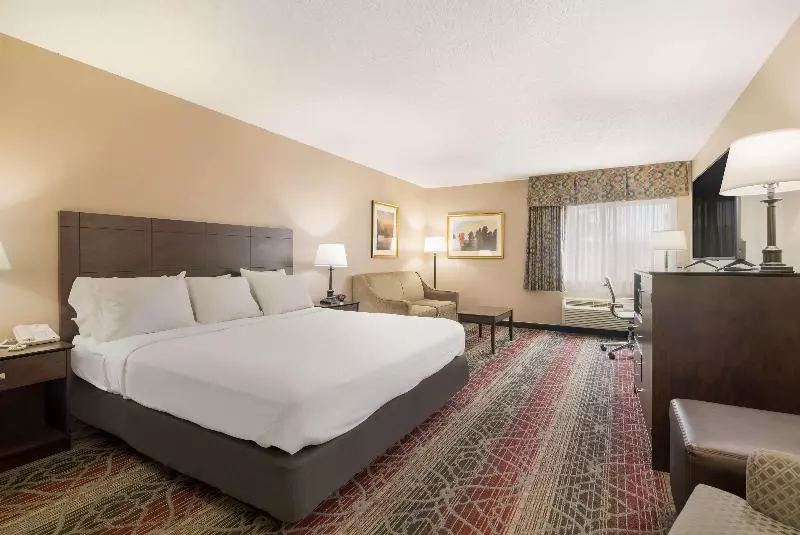 اتاق استاندارد با تخت بزرگ برای معلولان, Best Western Saranac Lake