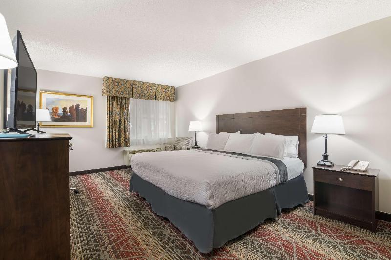 غرفة قياسية سرير كينج لذوى الإحتياجات الخاصة, Best Western Saranac Lake