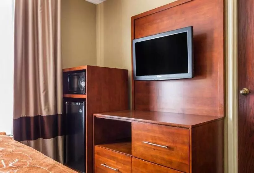 キングサイズベッドのスイートルーム, Comfort Suites Near I 80 And I 94
