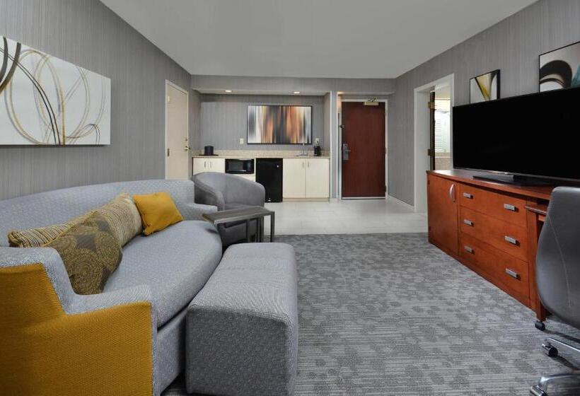 스위트 킹사이즈 침대, Courtyard Beckley