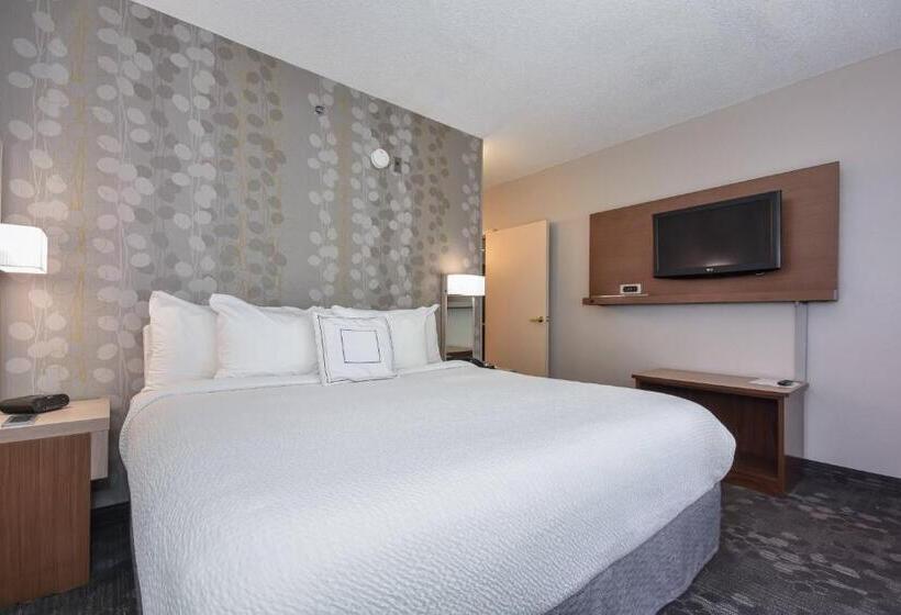 キングサイズベッドのスイートルーム, Courtyard By Marriott Charlotte Matthews