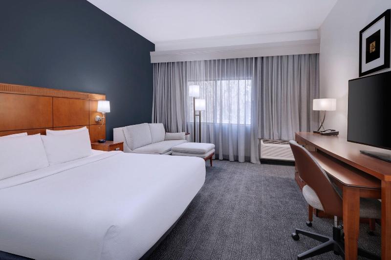 غرفة قياسية سرير كينج, Courtyard Tampa North/i75 Fletcher