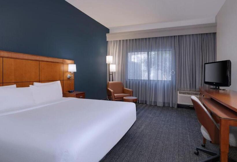 غرفة قياسية سرير كينج لذوى الإحتياجات الخاصة, Courtyard Tampa North/i75 Fletcher