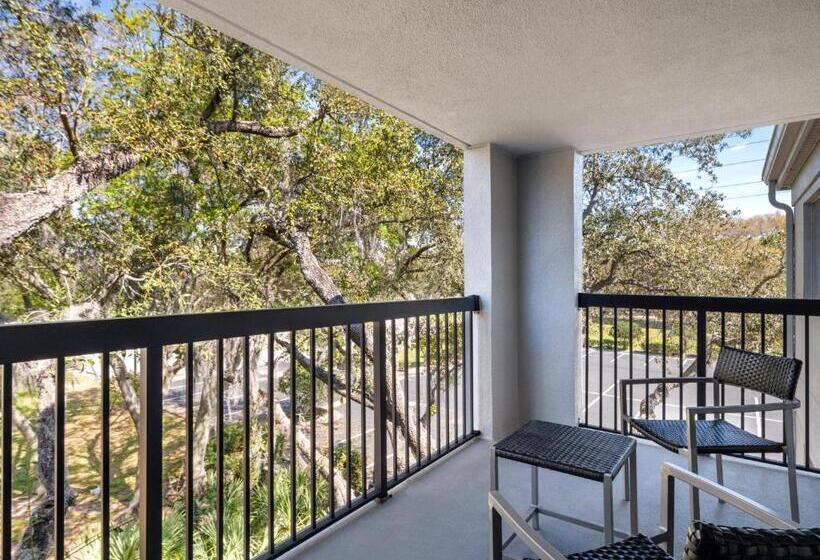 جناح مزوَّد بشرفة, Courtyard Tampa North/i75 Fletcher