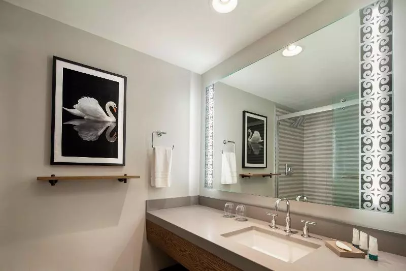 اتاق استاندارد برای معلولان, Econo Lodge North