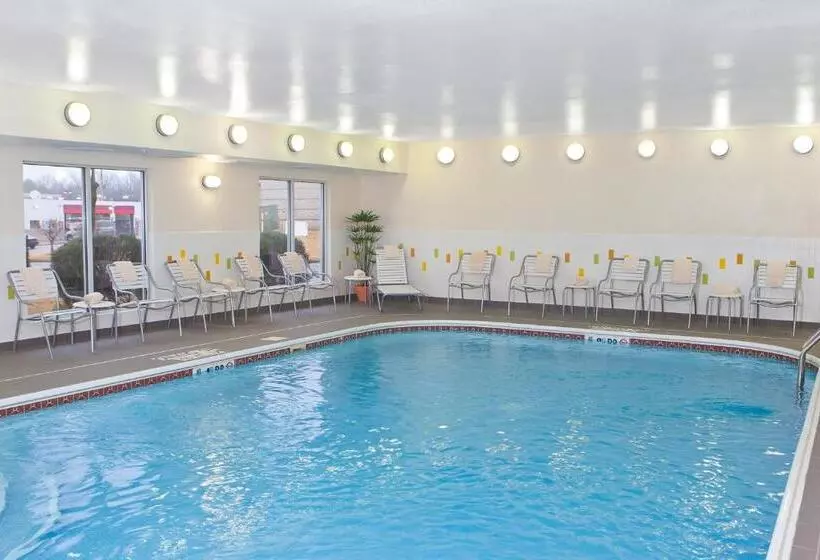 キングサイズベッドのスタンダードルーム, Fairfield Inn & Suites By Marriott Memphis East Galleria