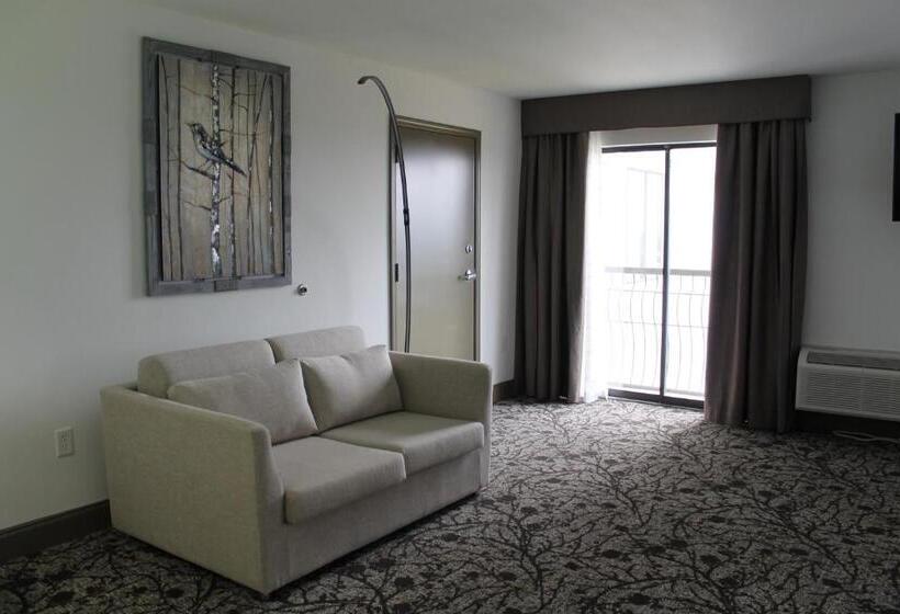 جناح جونيور, Regalia Hotel & Conference Center