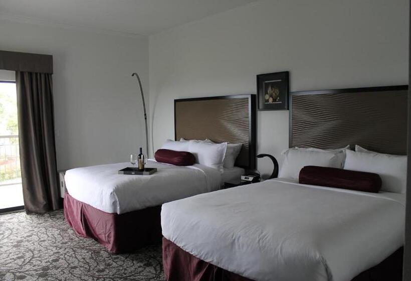 غرفة قياسية مزوَّدة بشُرفة, Regalia Hotel & Conference Center