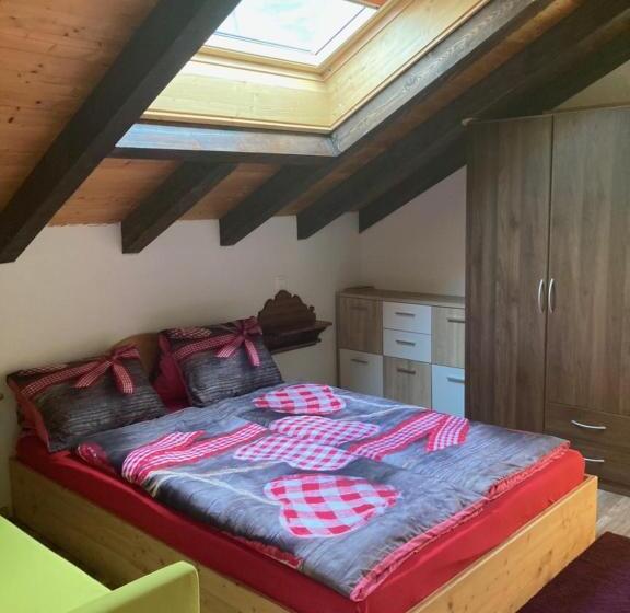 غرفة ديلوكس مزودة بشرفة, Klewenalp Ausflugs Ski Pistenhotel Klewenstock