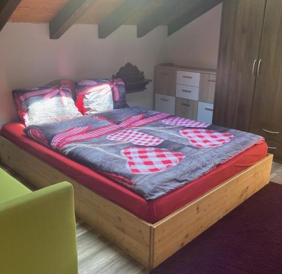 غرفة ديلوكس مزودة بشرفة, Klewenalp Ausflugs Ski Pistenhotel Klewenstock