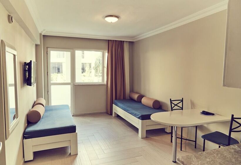 דירת חדר, Two Seas