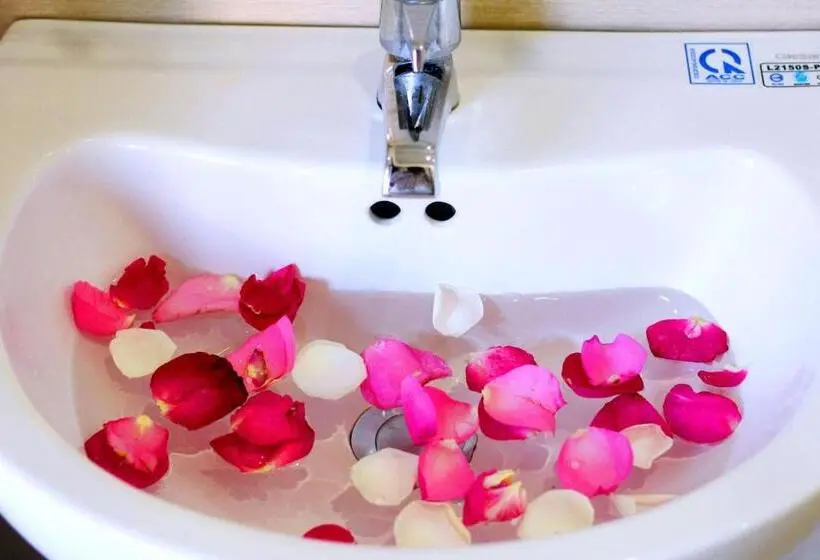 اتاق لوکس با چشم‌انداز باغ, Dream Flower Homestay