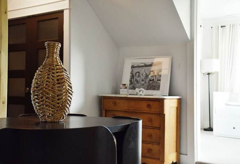 Президентский Люкс, Du Vieux Port By Bower Boutique Hotels