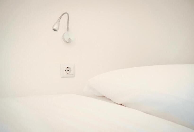 تختخواب در اتاق مشترک, Oasis Backpackers Hostel Sintra Surf