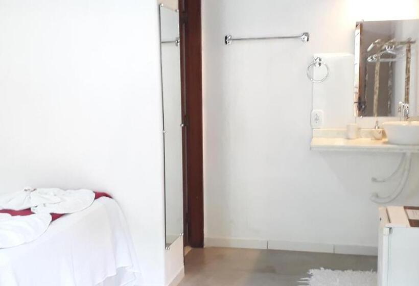 Трехместный Номер Стандарт с Балконом, Pousada João Maria