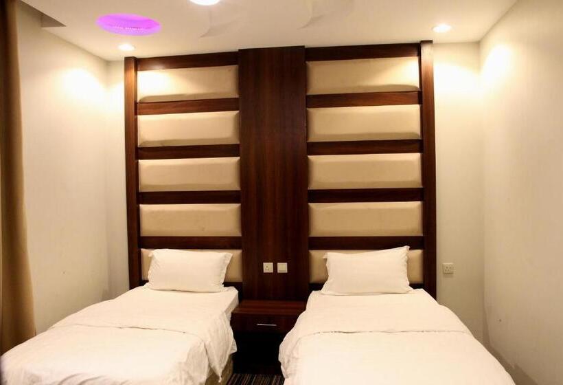 Suite with Pool, منتجع خيالي السياحي 1