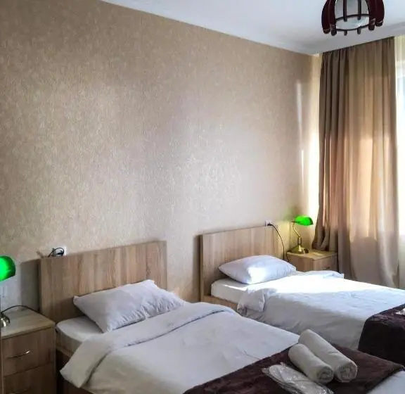 اتاق ساده سه‌ نفره, Family Hotel Kala