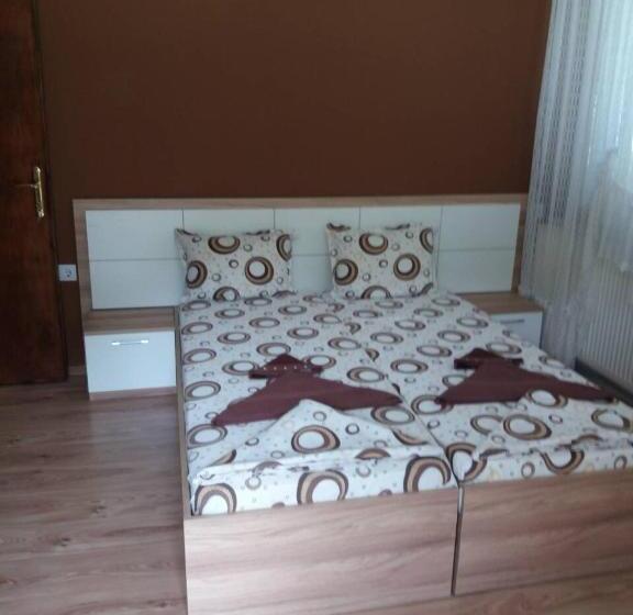 Апартаменты 2 Спальни, Guest House Lori