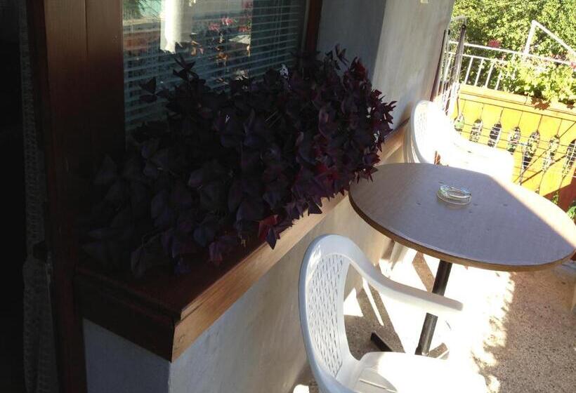 Апартаменты 2 Спальни, Guest House Lori