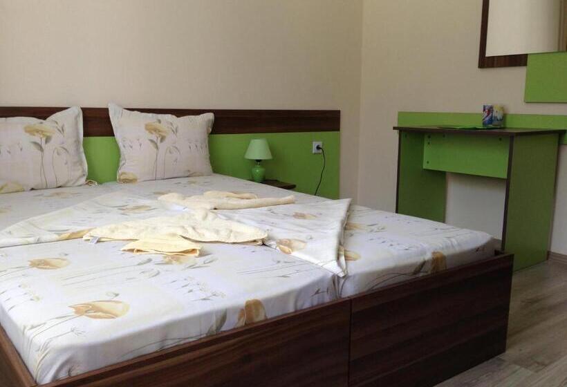 Апартаменты 2 Спальни, Guest House Lori