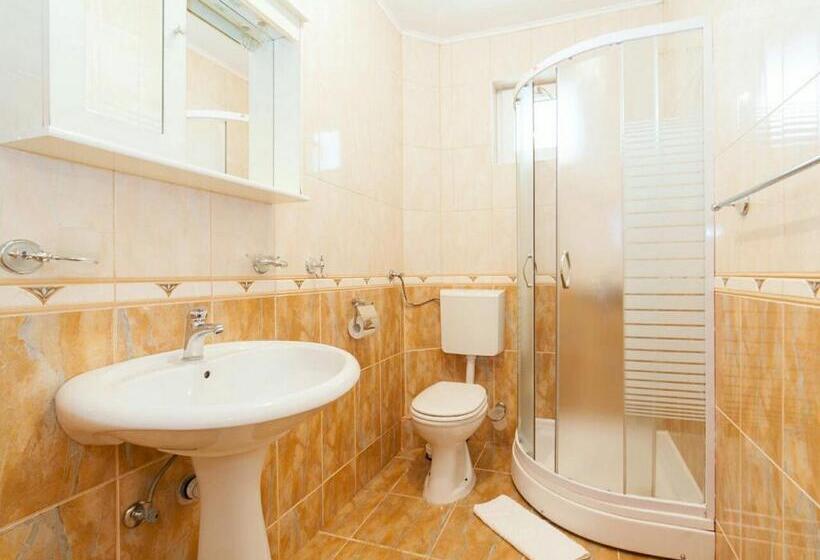 استودیوی استاندارد, Hana Accommodation