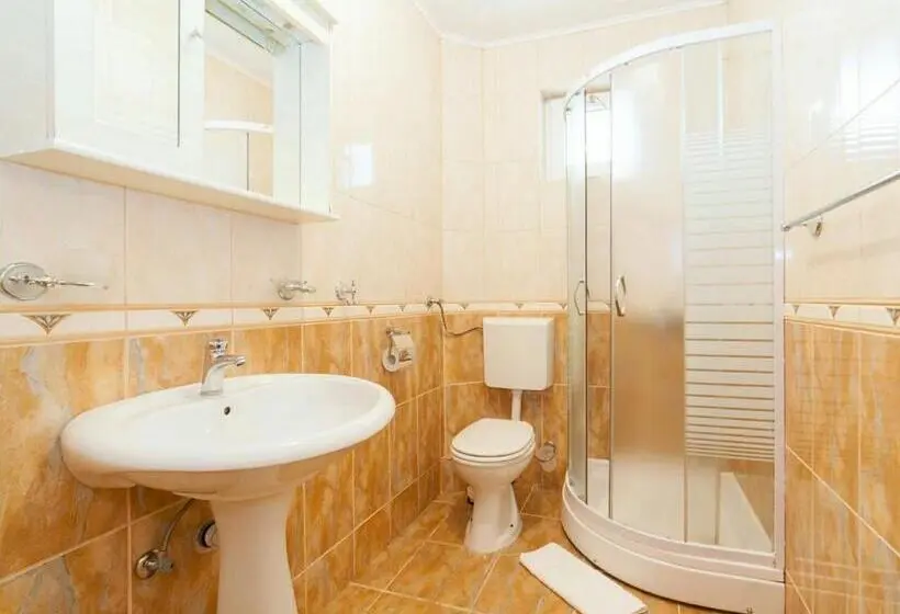 استودیوی استاندارد, Hana Accommodation