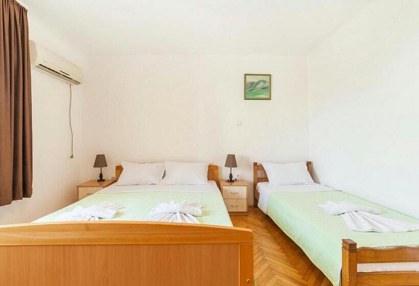 استودیوی استاندارد, Hana Accommodation