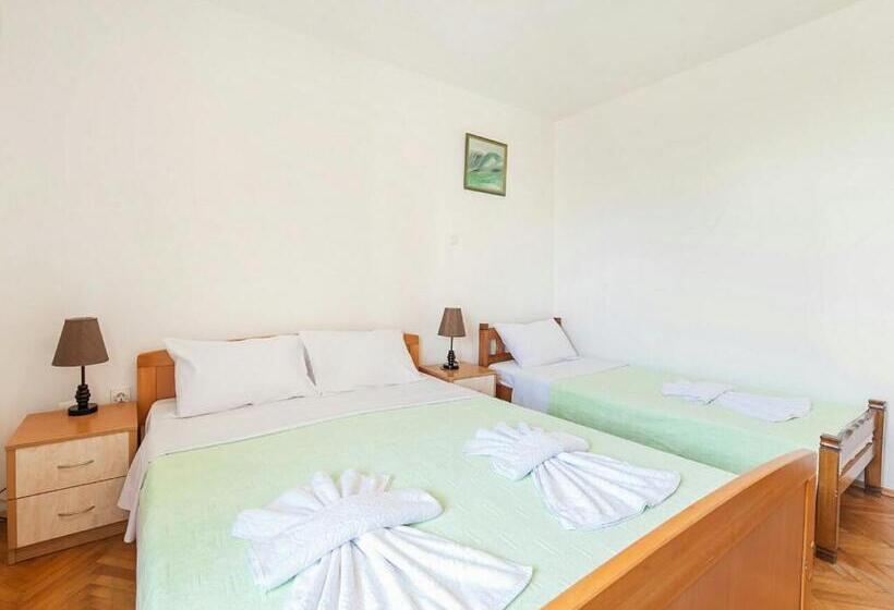 استودیوی استاندارد, Hana Accommodation