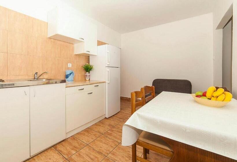 استودیوی استاندارد, Hana Accommodation