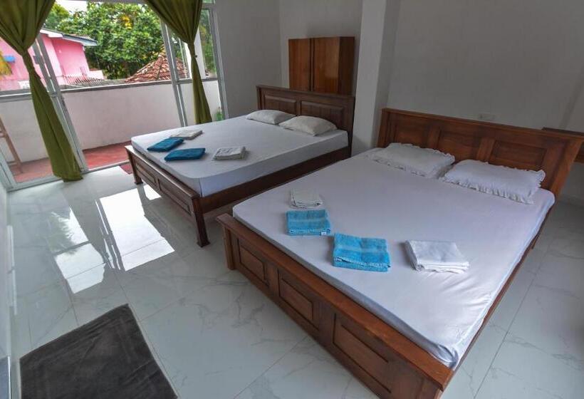 اتاق لوکس چهار تخته, Mallika Resort