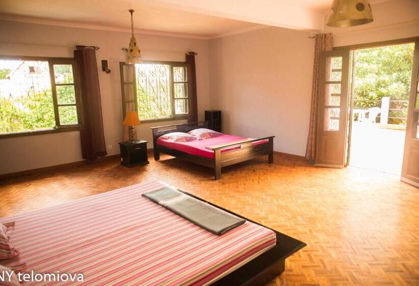اتاق خانوادگی, Ny Telomiova