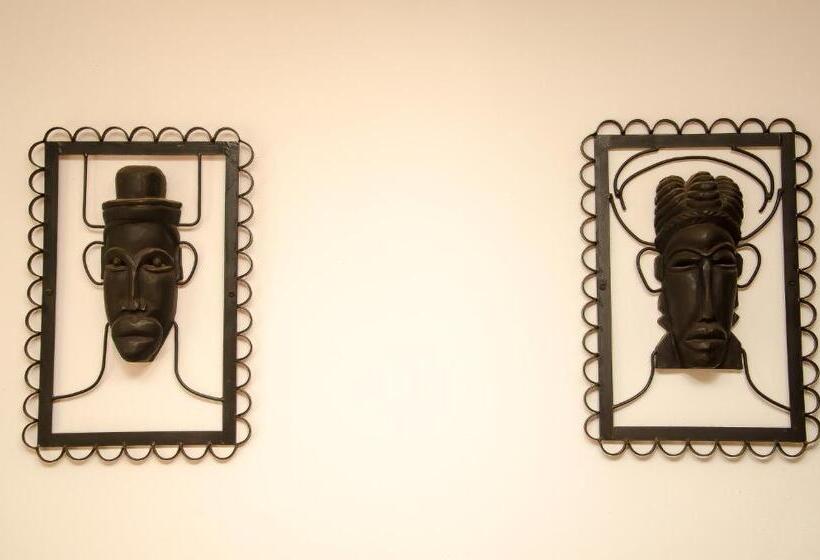 تختخواب در اتاق مشترک, Ny Telomiova