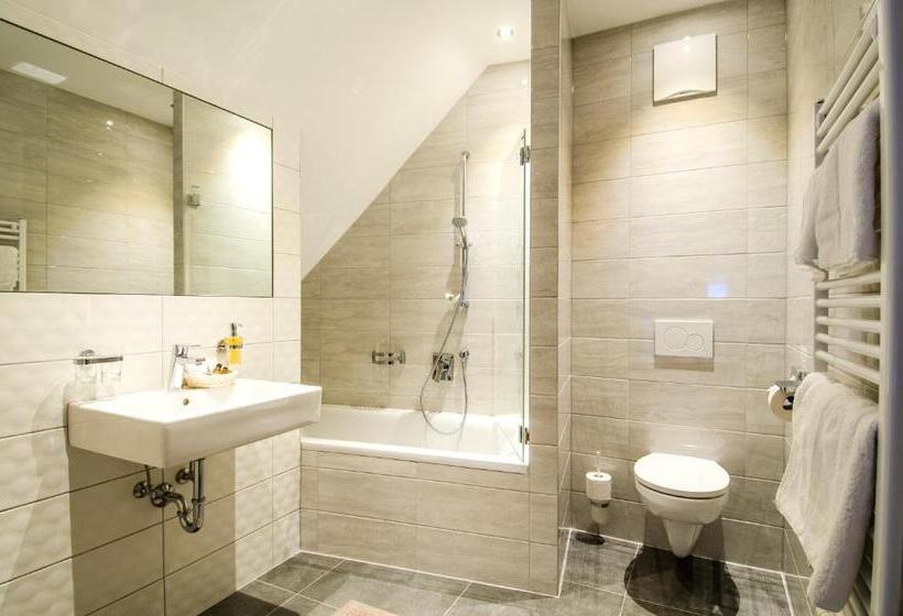 דירת שני חדרים, Apart Forum