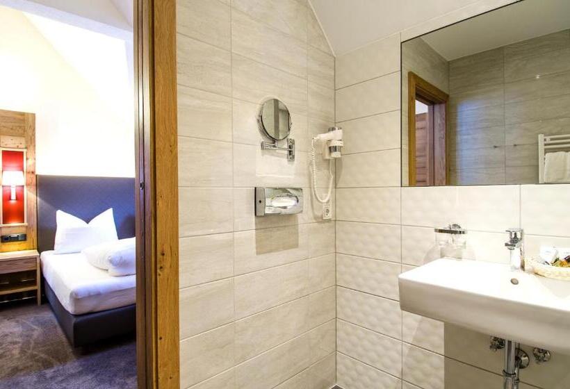 דירת שני חדרים, Apart Forum